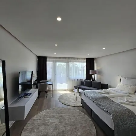 White Estate Izm 아파트 가르브센